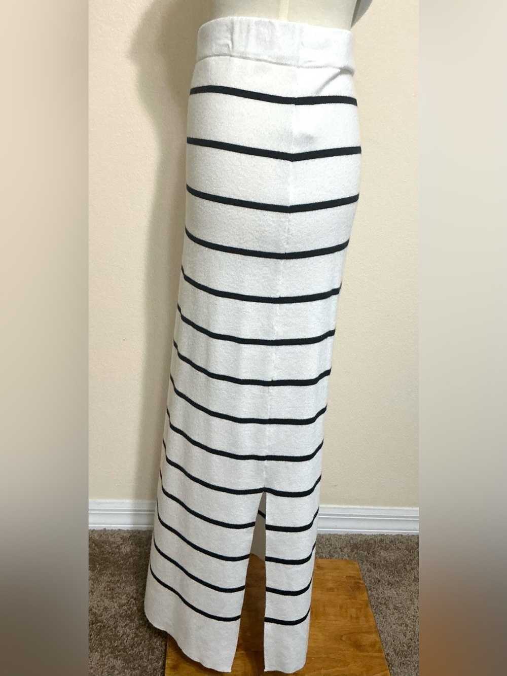 Joie 2 PC White, Black Knit Maxi Skirt, Vest Top M - Picture 6 of 8